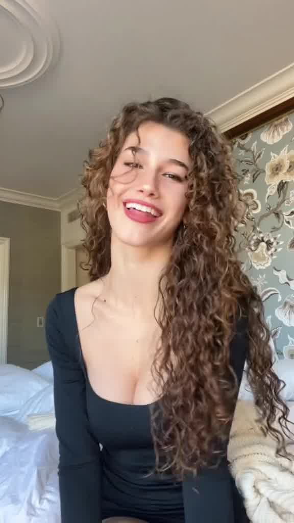 Sydney May – Damn!!! She so fk HOT