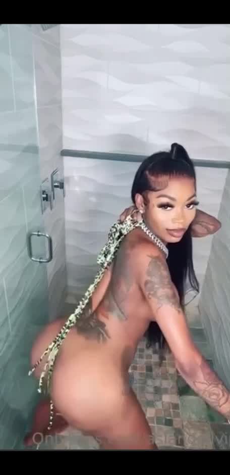 Asian Doll Onlyfans leaked – Nude Twerking Ass in Bath