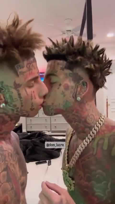 island boy Onlyfans Leak – Gay kiss