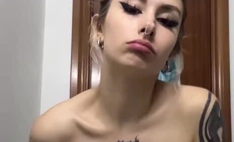 Lalylaliaa onlyfans leaked – Naked body in towel