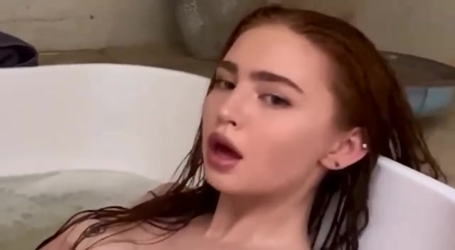 Renata Ri onlyfans leaked – Nude shower in bathtub