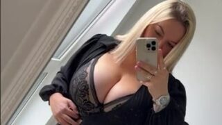 annaschmidti onlyfans leak – Selfie show off gorgeous boobs