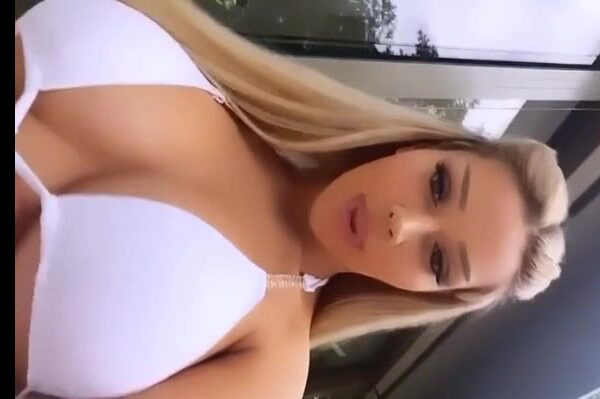 shirin david onlyfans leak – Selfie bouncing gorgeous boobs