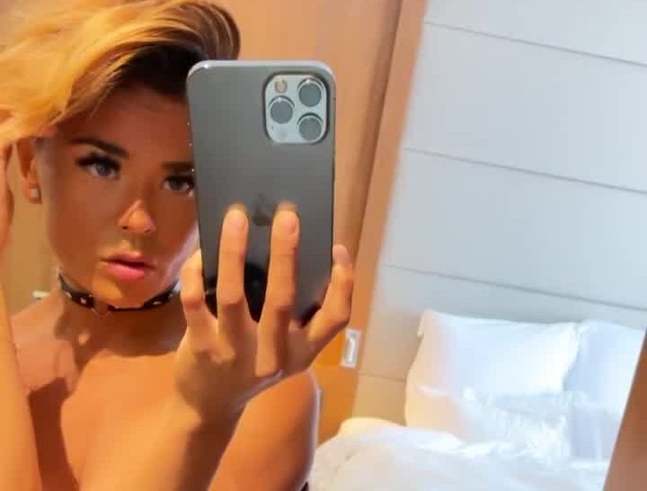 sophie arvebrink onlyfans leak – Topless show off body in selfie