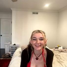 Madiruve Masturbating Pussy Live on Livestream