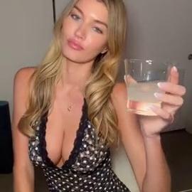 Hayley Maxfield – Nude Sloppy Dildo Blowjob